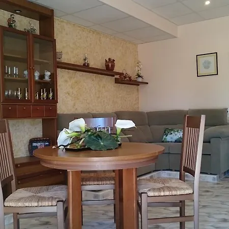 La Miranda Tortosa Room photo